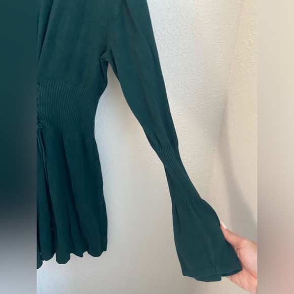 NWOT, Express Stretchy Knits Green Long Bell Sleeve Dress Waist Tie Accents Sz L - Picture 4 of 12